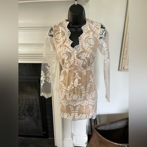 NWOT- Lined lace dress beige and white. Gorgeous detail